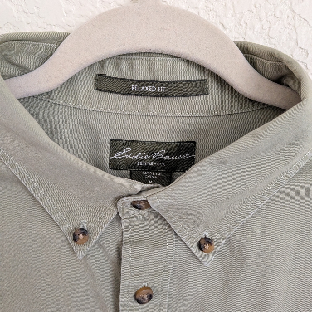 Eddie Bauer Men's 100% Cotton Relaxed Fit Light Green Pocket Button Up